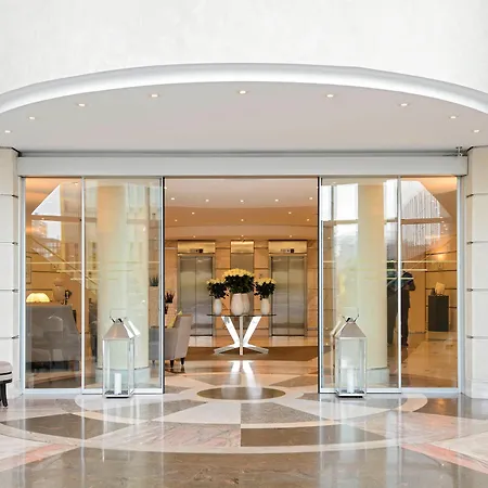 Отель Sofitel Europe